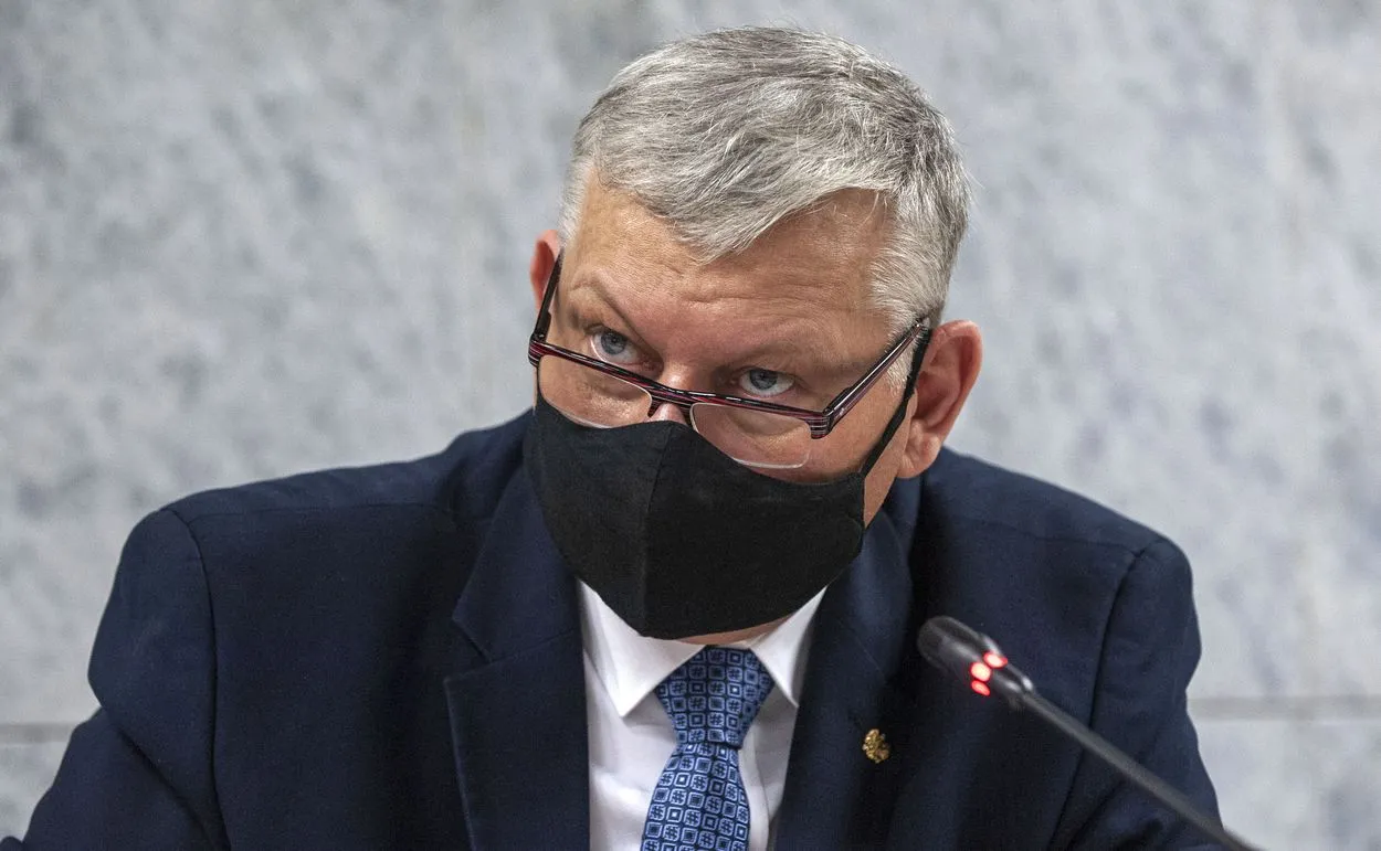 Zakażenia w kościołach? Suski: Zaraza roznosi się na strajkach, na których pluje się na siebie