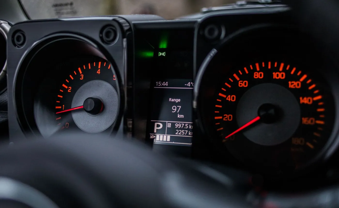 Toyota i Suzuki zaskakują. Które samochody tracą najmniej na wartości?