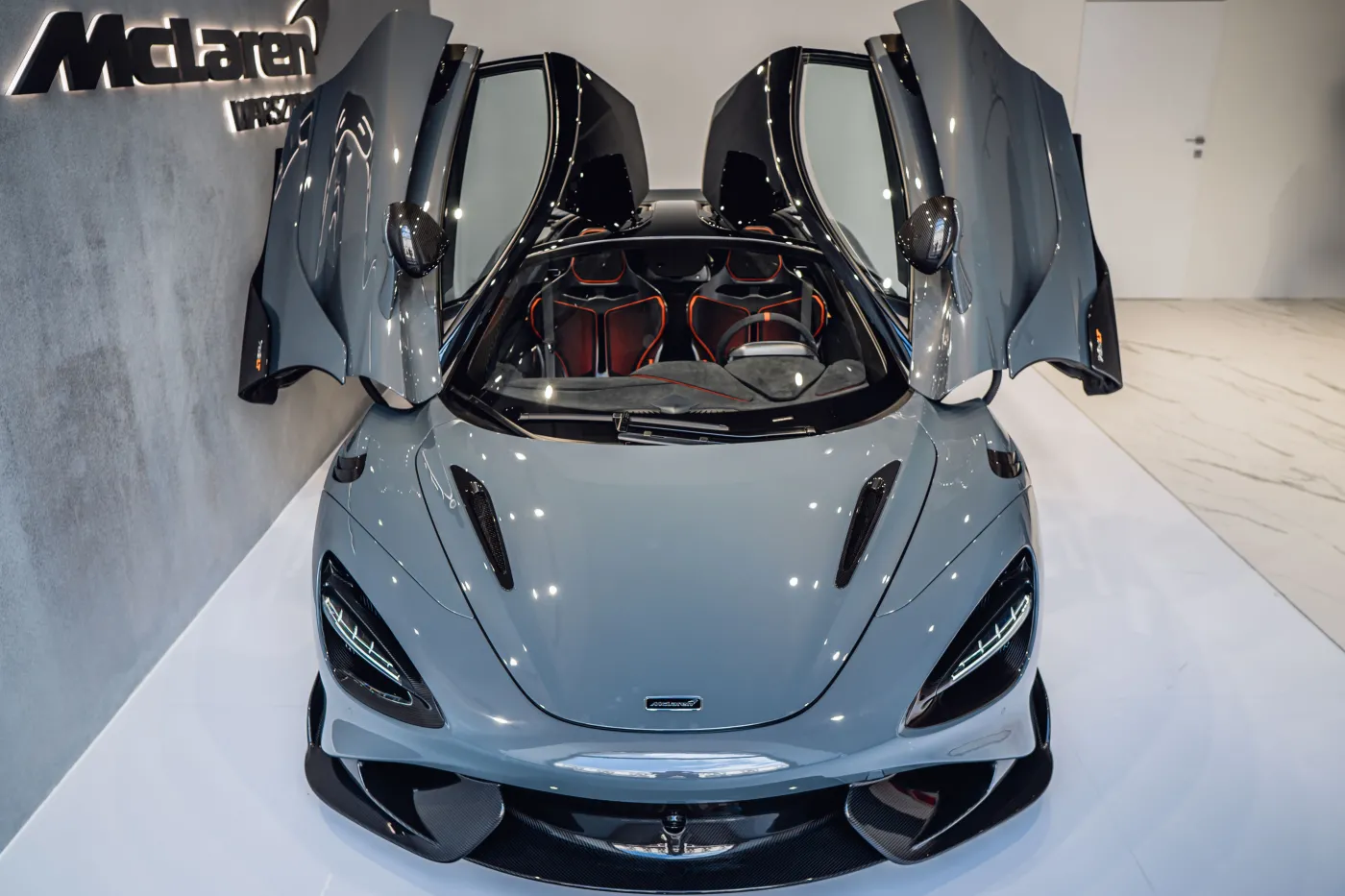 mclaren-765lt-37097228.jpg