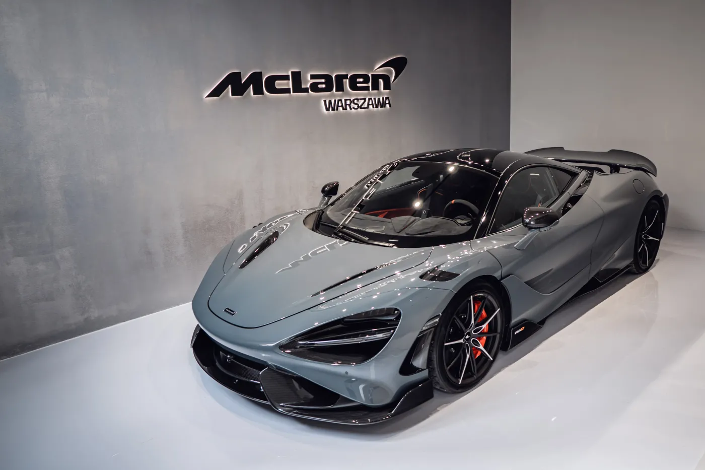 mclaren-765lt-37097239.jpg