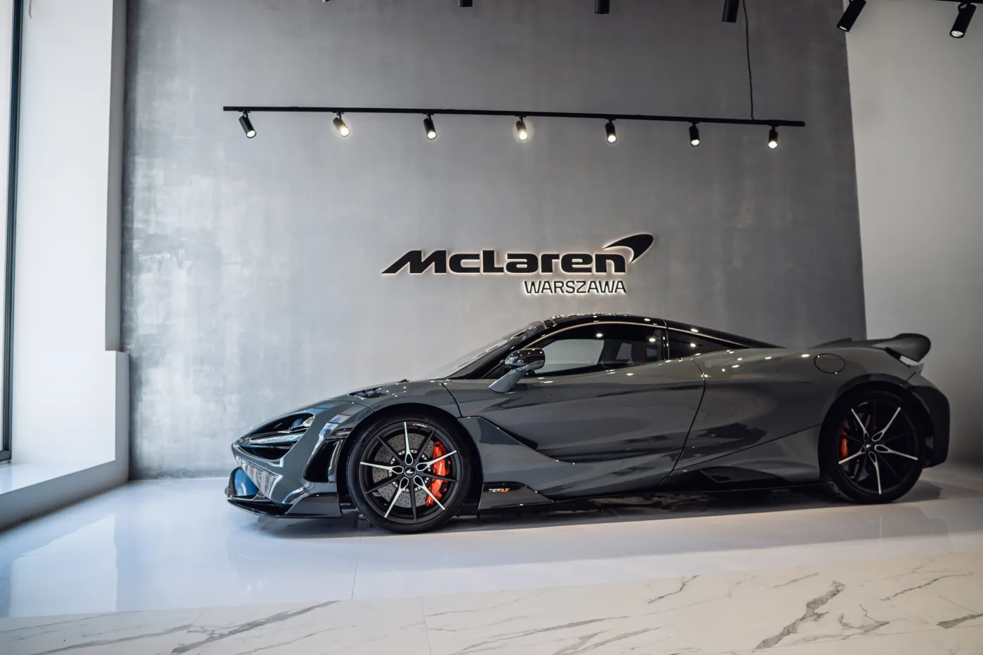 mclaren-765lt-37097255.jpg