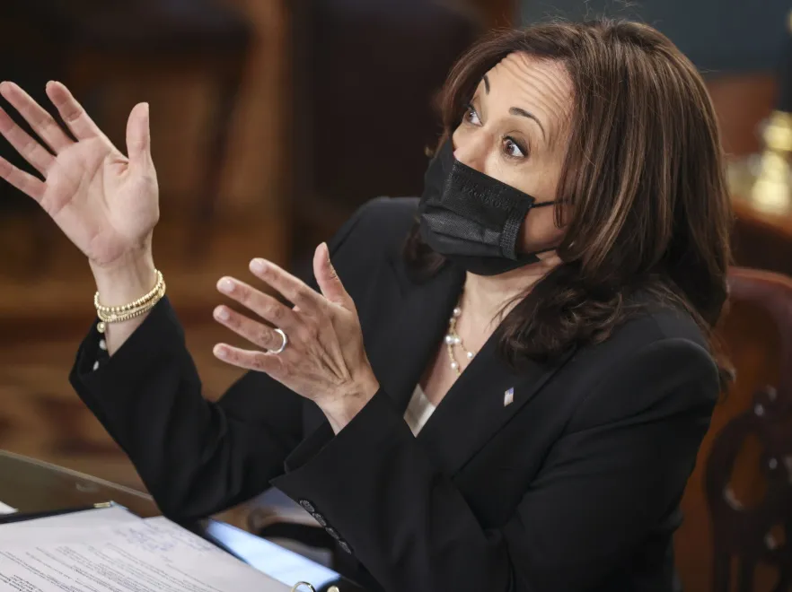 Profesjonalizm zamiast zmysłowości: TAK Kamala Harris nosi garsonkę