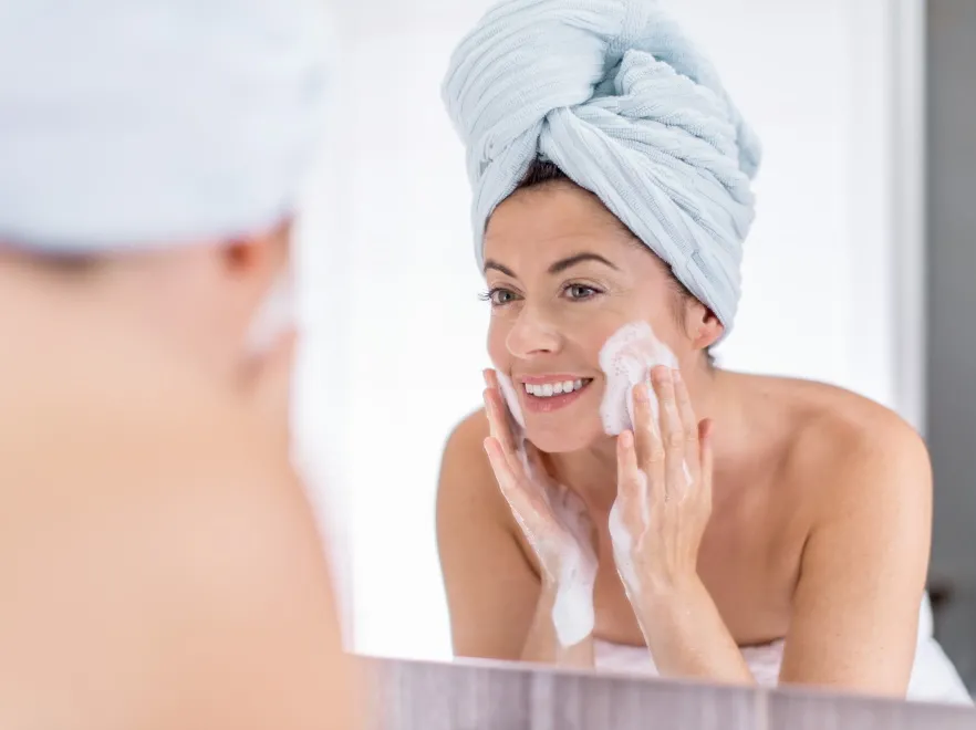 4 niewymagające rzeczy, które można zrobić dla cery, aby jak najmniej cierpiała pod maseczką