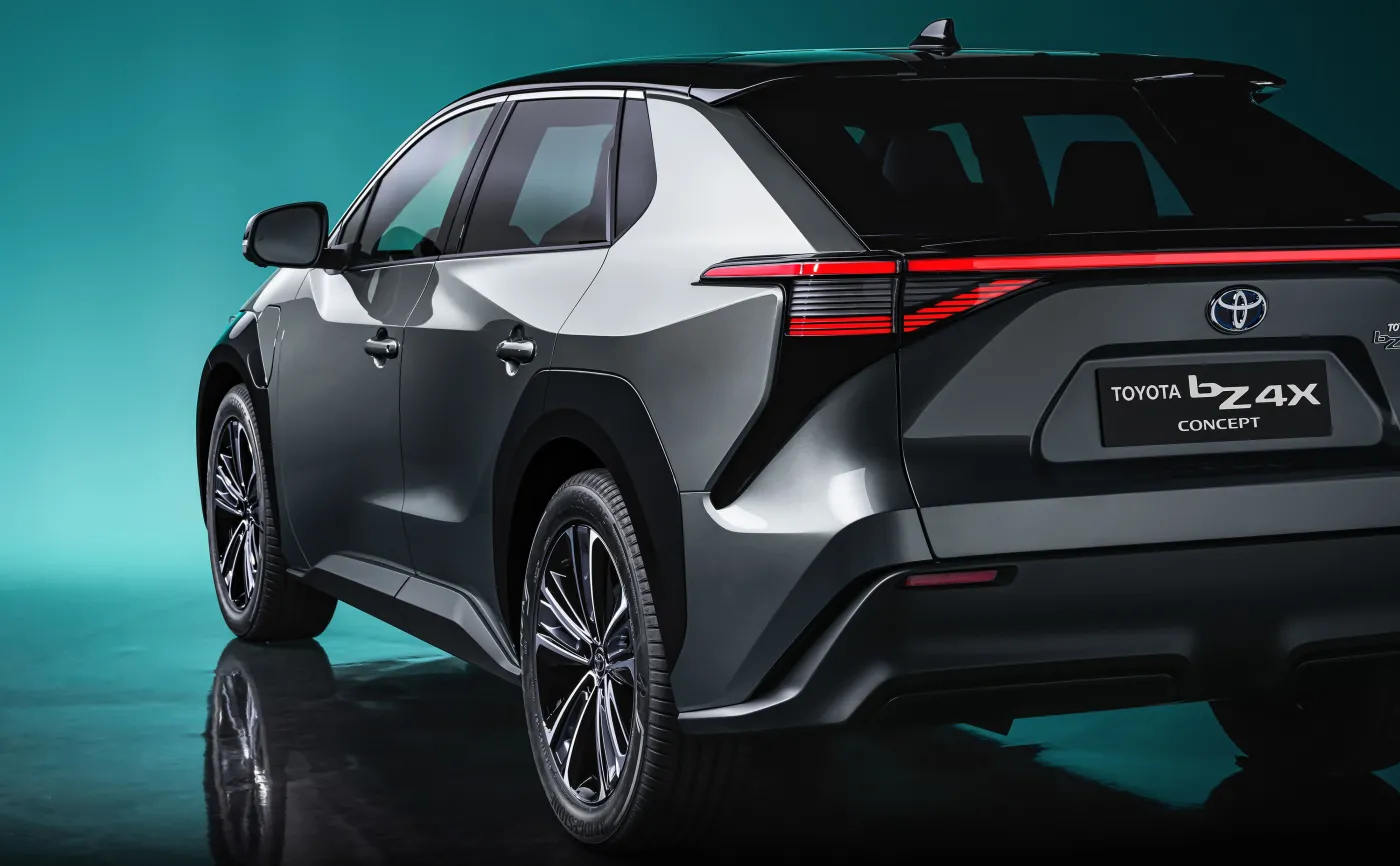 Toyota ogłasza przełom: Akumulatory tańsze o 50 proc., szybkie ładowanie i stały elektrolit