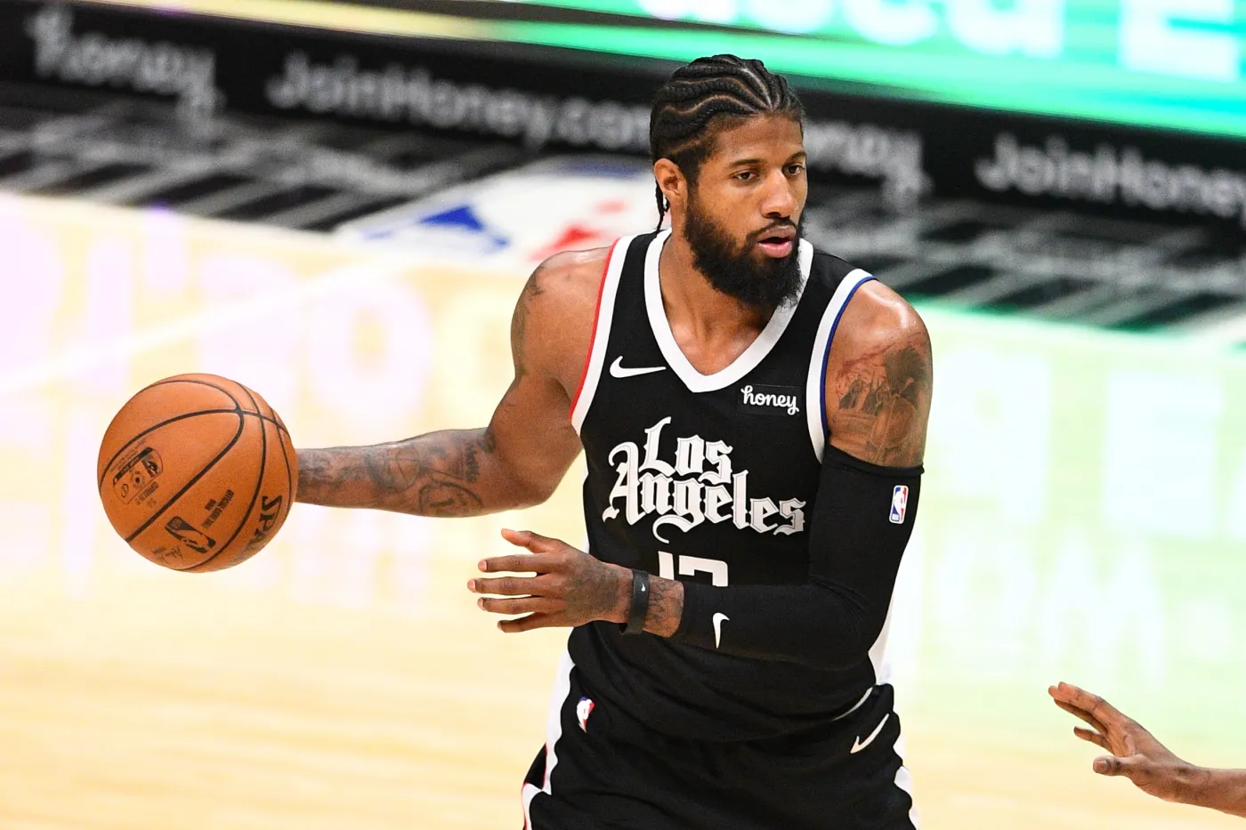 Paul George przesądził o sukcesie Clippers. 4,8 s przed końcem trafił dwa rzuty osobiste