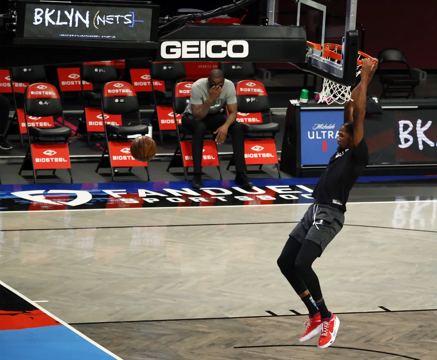 Kevin Durant wrócił w wielkim stylu. Trafił wszystkie rzuty