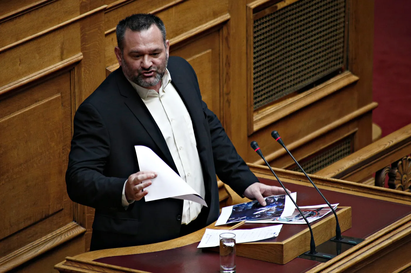 Grecki neonazistowski europoseł w brukselskim areszcie