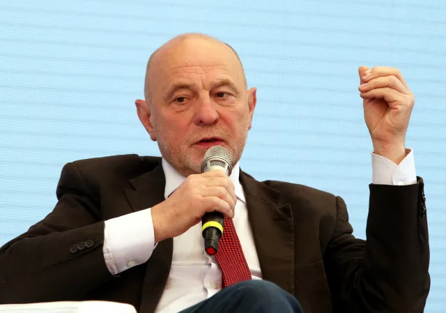 Sonik o debacie wokół przywództwa Budki: Bunt oficerów pokładowych