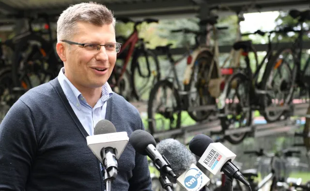 WP: Warchoł rozdał strażakom bony na ponad milion zł. Kampania finansowana z Funduszu Sprawiedliwości?