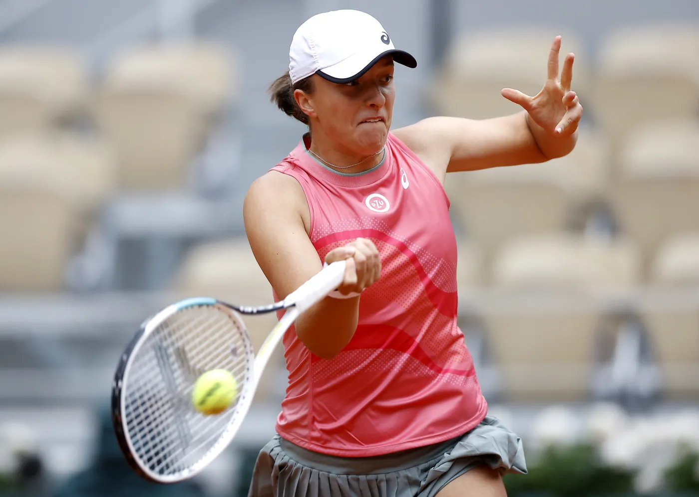 Świątek będzie grać przy pustych trybunach. W Paryżu obowiązuje godzina policyjna