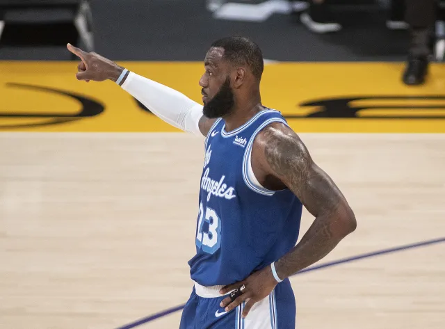 Plaga kontuzji w Los Angeles Lakers. Klub szuka nowego trenera