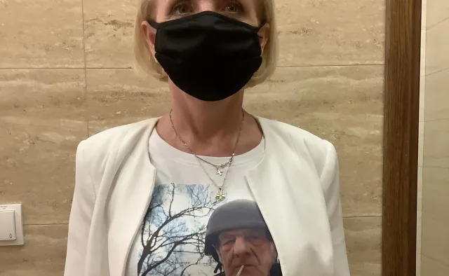 Posłanka PiS zdeterminowana ws. Terleckiego. Założyła koszulkę z jego podobizną