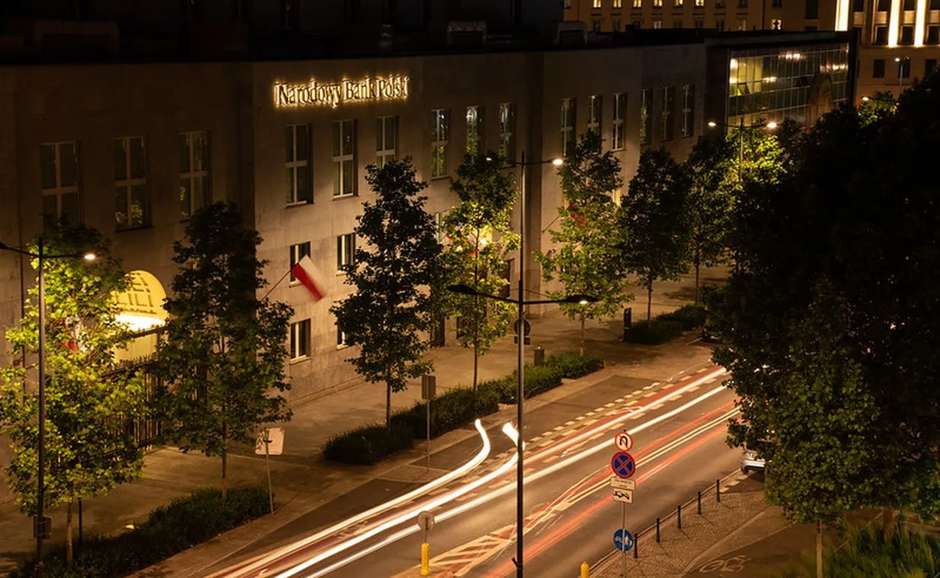 Jak czwarta fala pandemii wpłynie na gospodarkę? Komentarz NBP