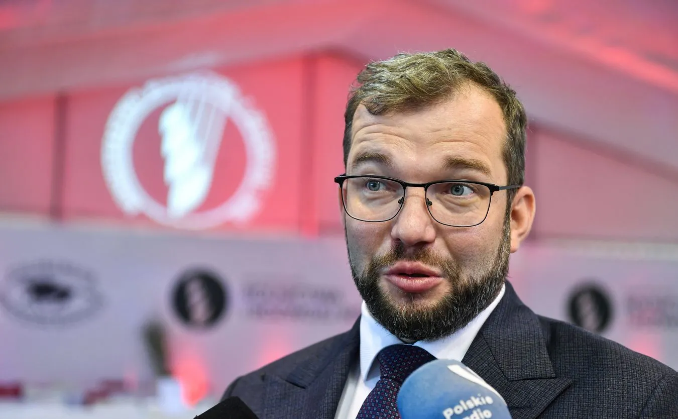 Puda zwolnił urzędnika za brak obsługi VIP na lotnisku? Odpowiedź resortu rolnictwa