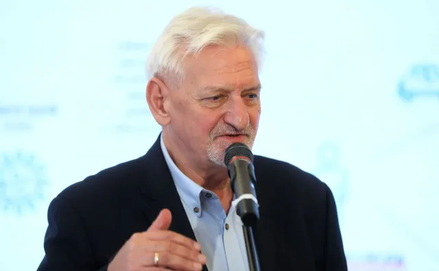 Jak Polska będzie walczyć z COVID-19? Prof. Horban: Myślimy o wariancie francuskim