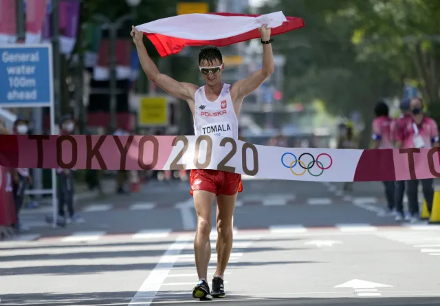 Tokio 2020. Sensacyjne złoto! Dawid Tomala mistrzem olimpijskim w chodzie na 50 km