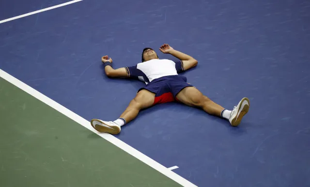 US Open. Alcaraz idzie w ślady Agassiego. 18-latek już w ćwierćfinale