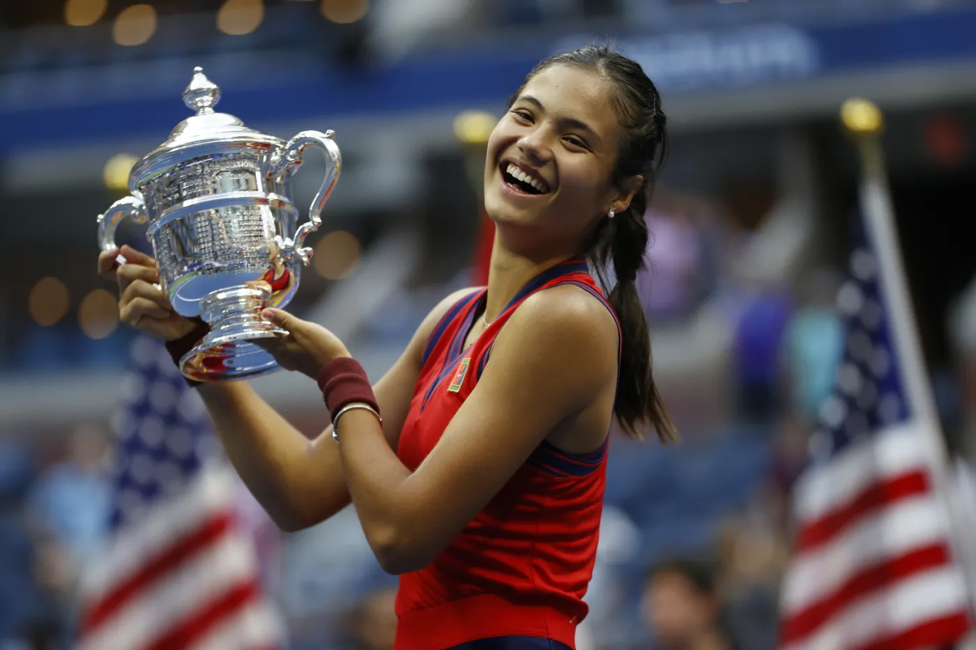 "Nowa królowa tenisa". Anglia oszalała po zwycięstwie Raducanu