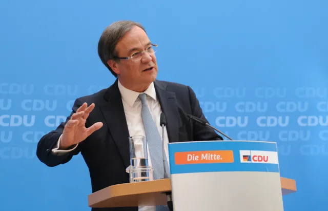 Wybory tuż-tuż, a CDU/CSU szoruje po dnie. Takich notowań nie miała od 1949 r.