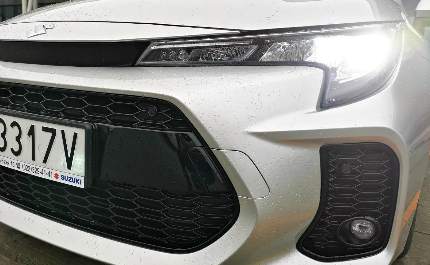 Suzuki Swace wygrało przetarg policji. Oto nowe radiowozy: złote, a skromne