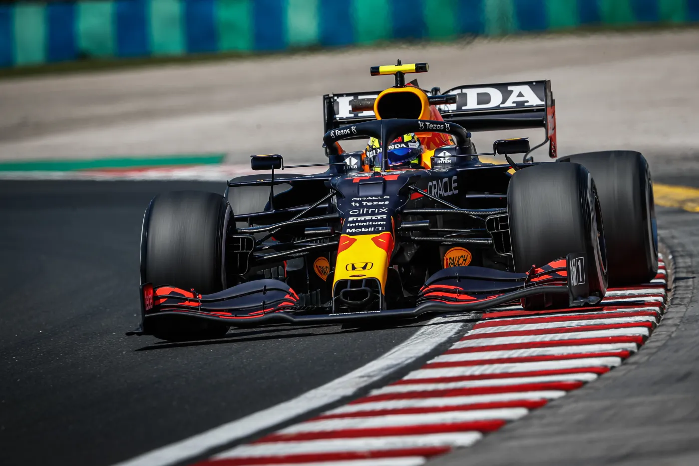 F1: Red Bull Racing przedłużył kontrakt z Sergio Perezem
