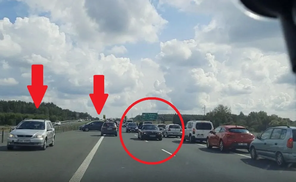 Korytarzem życia pod prąd. Kierowców na S3 nagrali strażacy