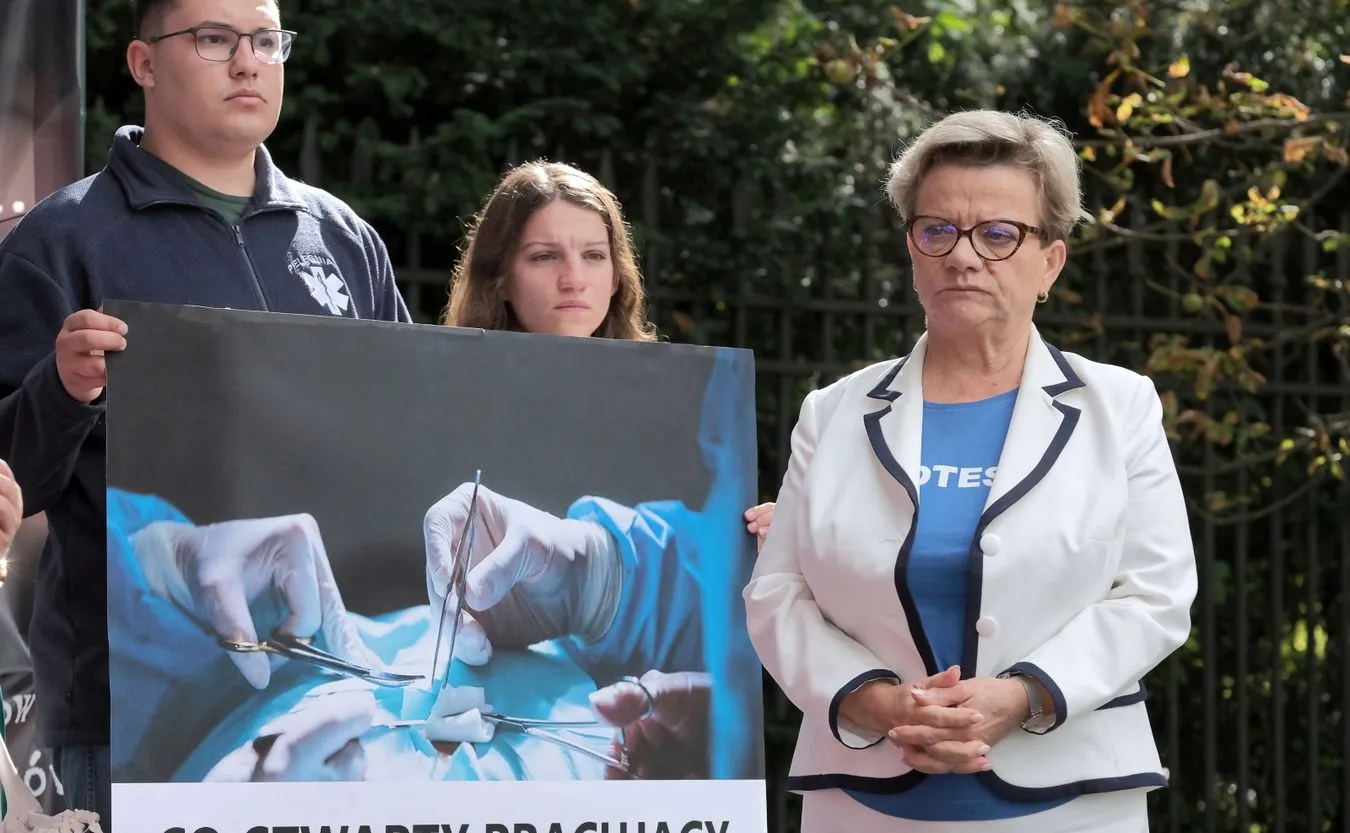 Protestujący medycy do premiera: Zapraszamy do "Białego miasteczka"