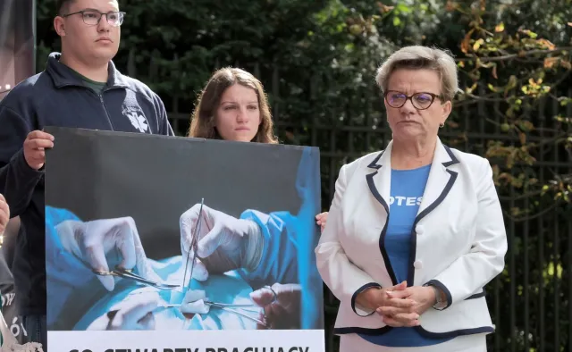 Protestujący medycy do premiera: Zapraszamy do "Białego miasteczka"