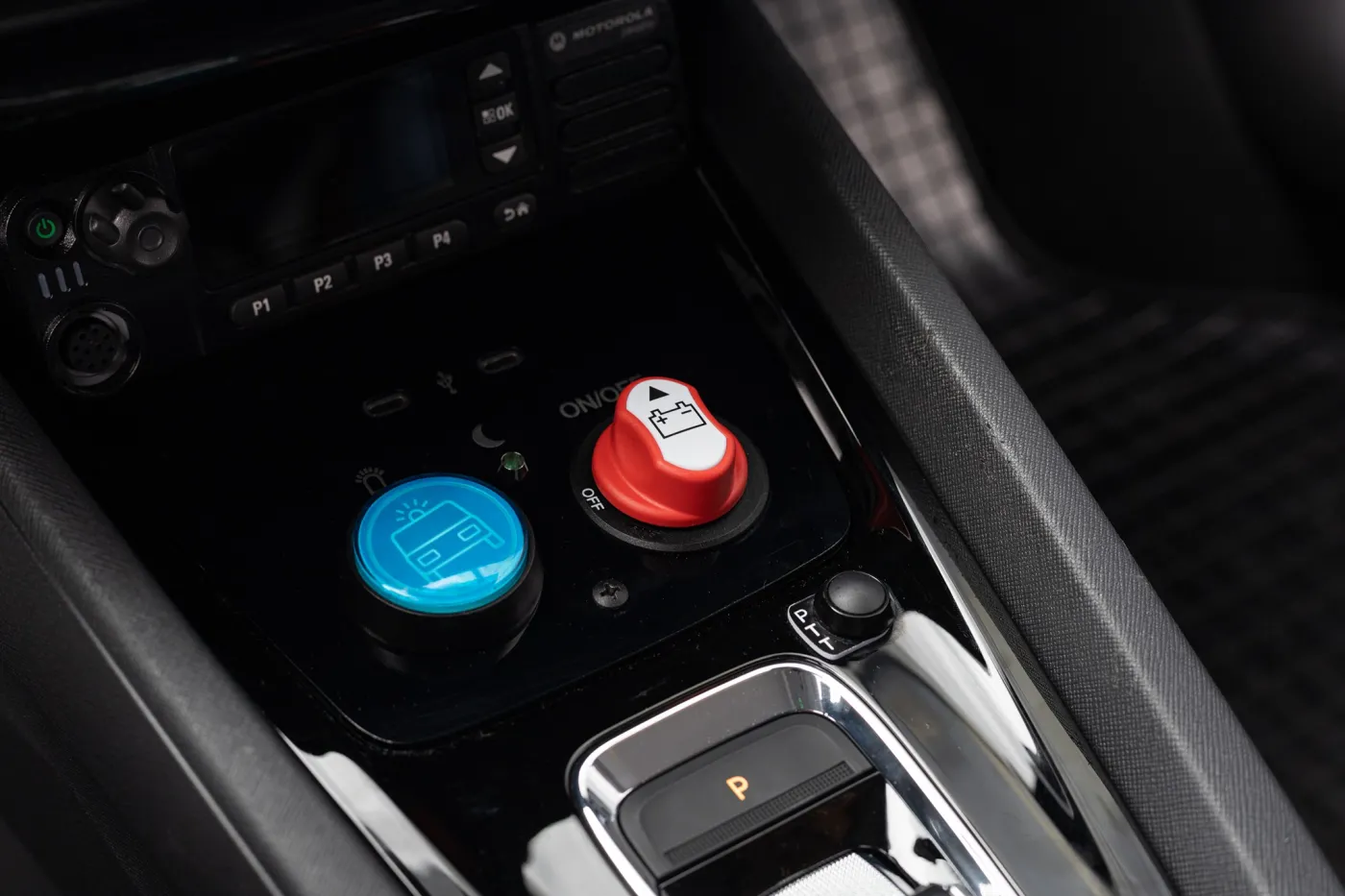 Skoda wygrała wielki przetarg policji. Oto NOWE radiowozy ze skrzynią jak w Porsche