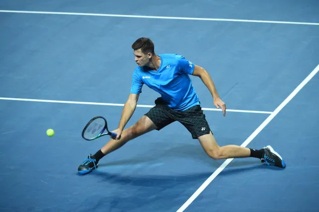 Dublet Hurkacza! Polski tenisista wygrał finał singla i debla w Metz