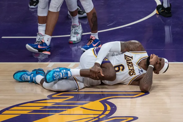 Do trzech razy sztuka. Lakers wygrali pierwszy mecz w sezonie