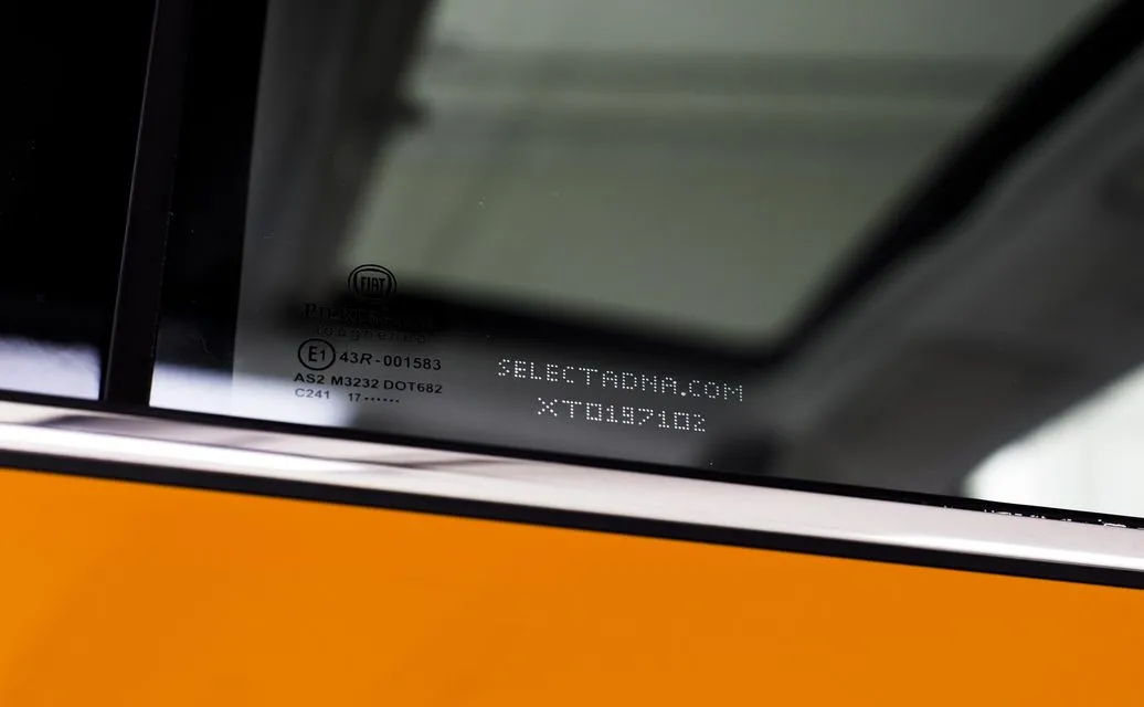 Toyoty znakuje samochody systemem SelectaDNA