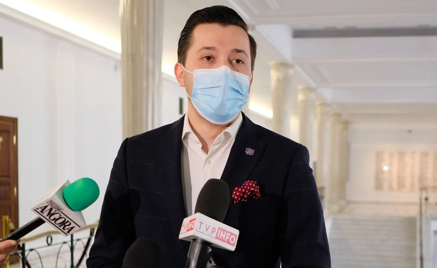 Burza wokół decyzji resortu zdrowia. "Janusz Kowalski może wejść, a dr Grzesiowski nie…"