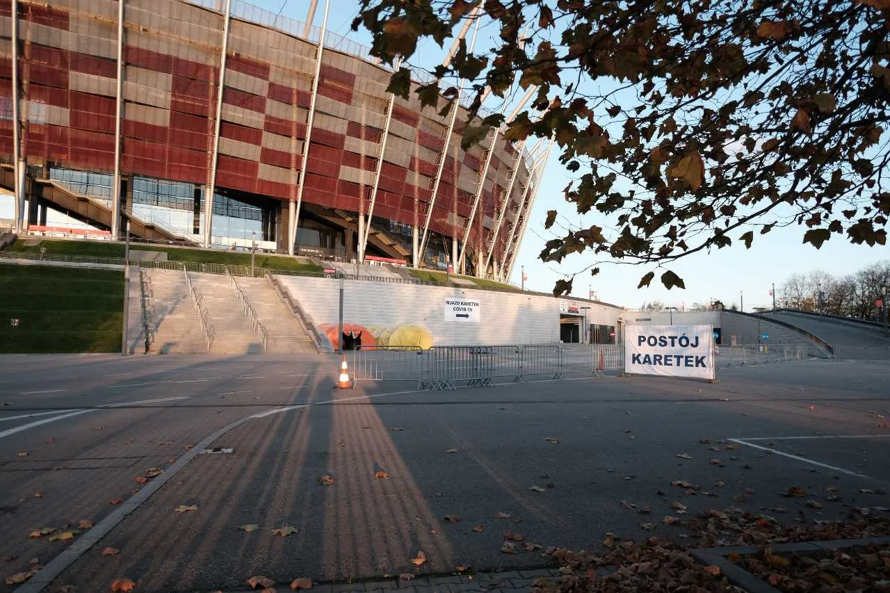 Szpital tymczasowy na Stadionie Narodowym znów działa. "Dwudziestu pacjentów, sto miejsc"