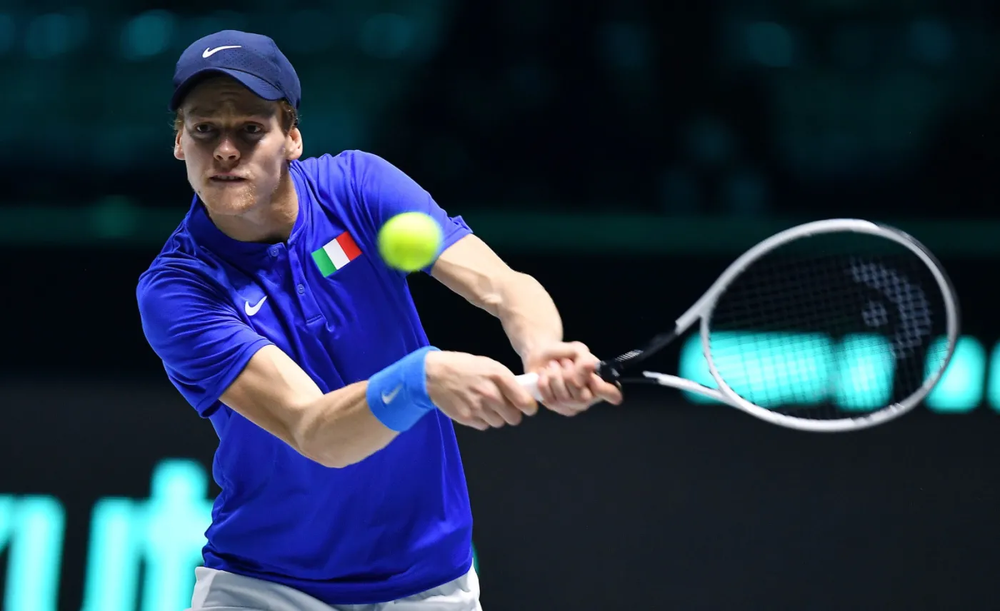 Solidarne zwycięstwa faworytów w kolejnym dniu Pucharu Davisa