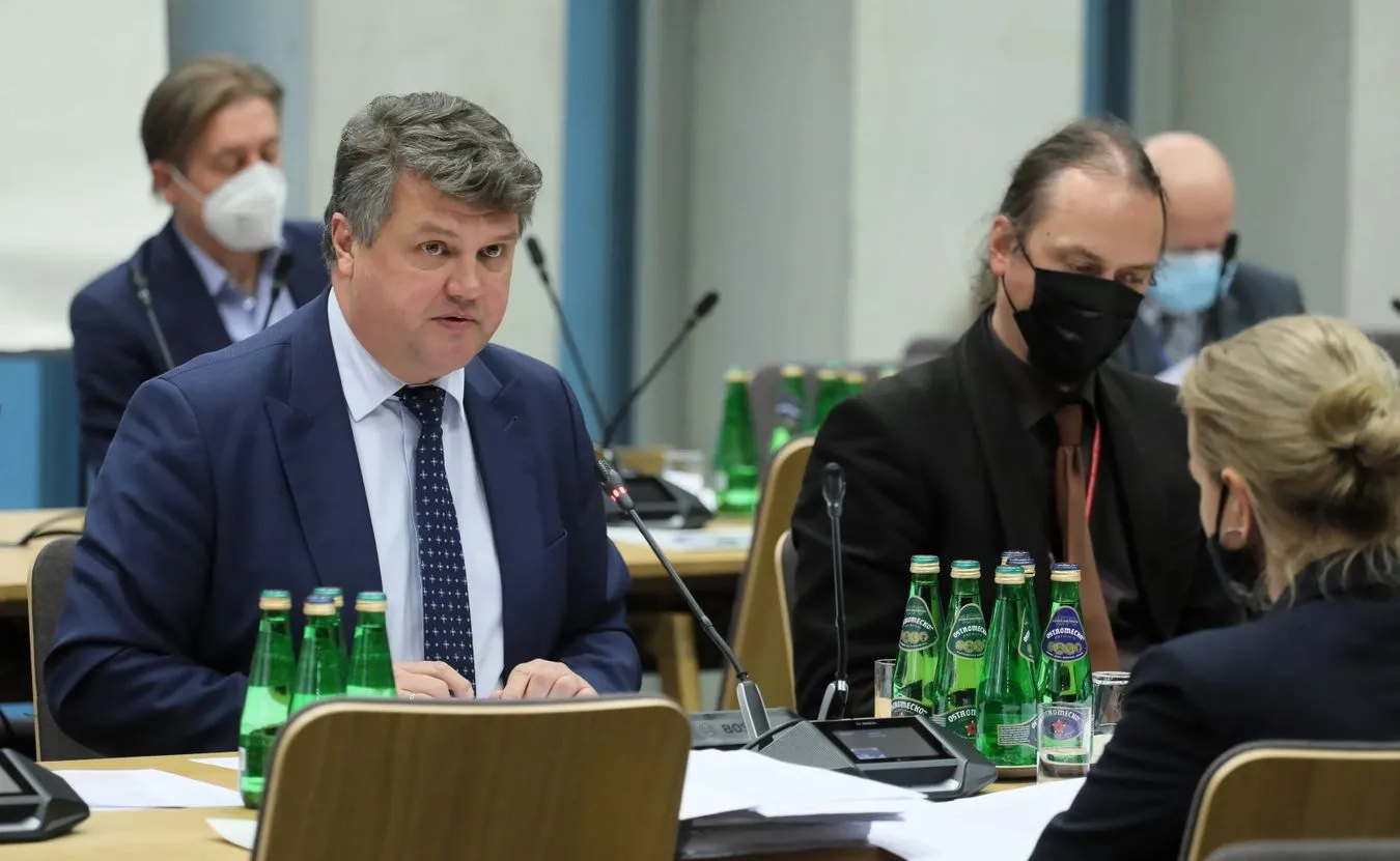 Wąsik starł się z posłami opozycji. Poszło o pracę dziennikarzy na granicy