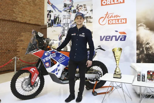 Rajd Dakar. Maciej Giemza w święta "ładuje akumulatory"