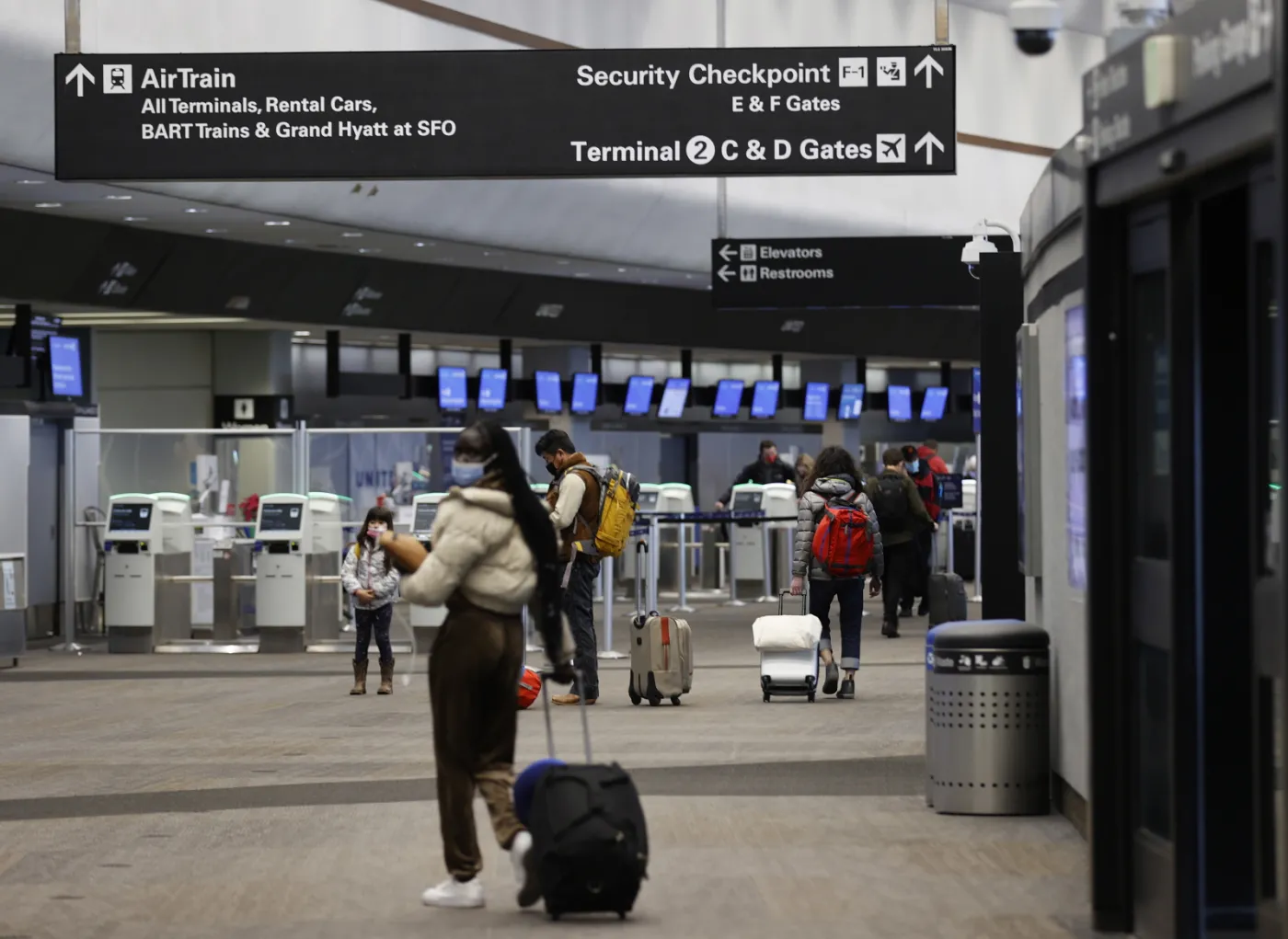 Tysiące odwołanych lotów w świąteczny weekend. "Wyczerpane wszystkie opcje i zasoby"