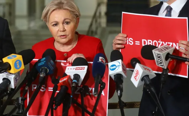 "Fatalna polityka populistycznego rządu nieudaczników"