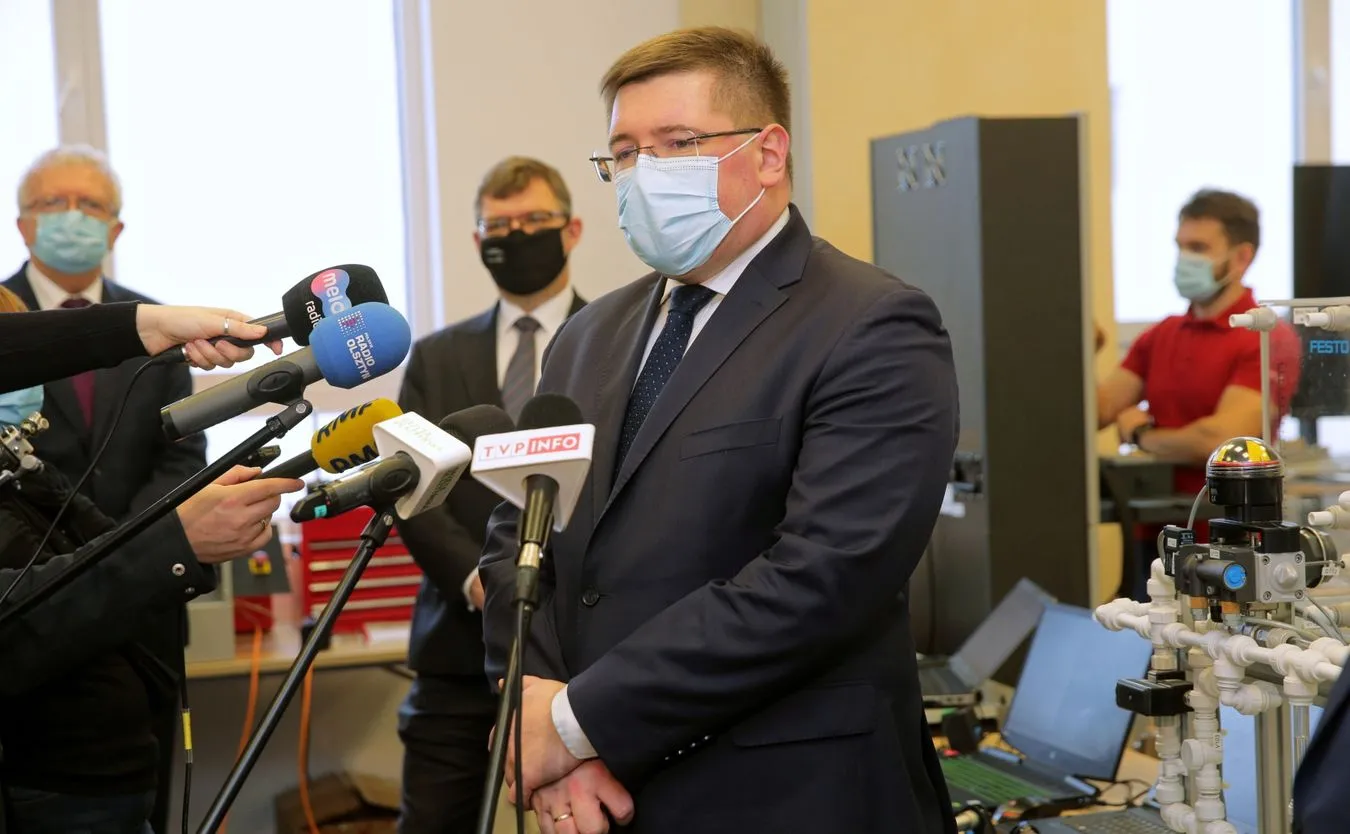 Kiedy koniec nauki zdalnej i powrót do szkół? Rzymkowski podał DATĘ