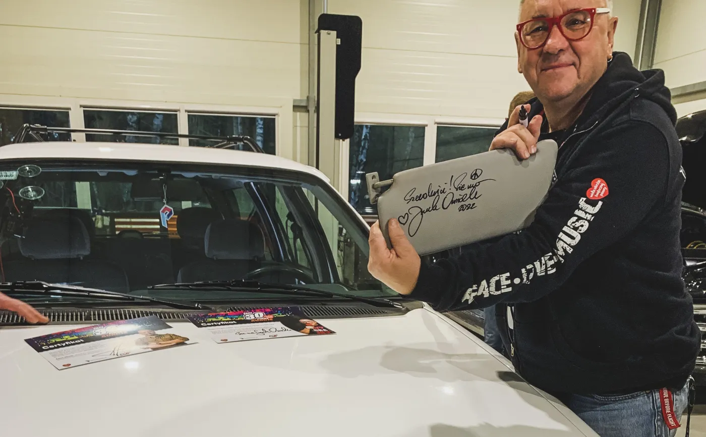 Jurek Owsiak i Ford Sierra jak nowy na sprzedaż. Cena idzie na rekord