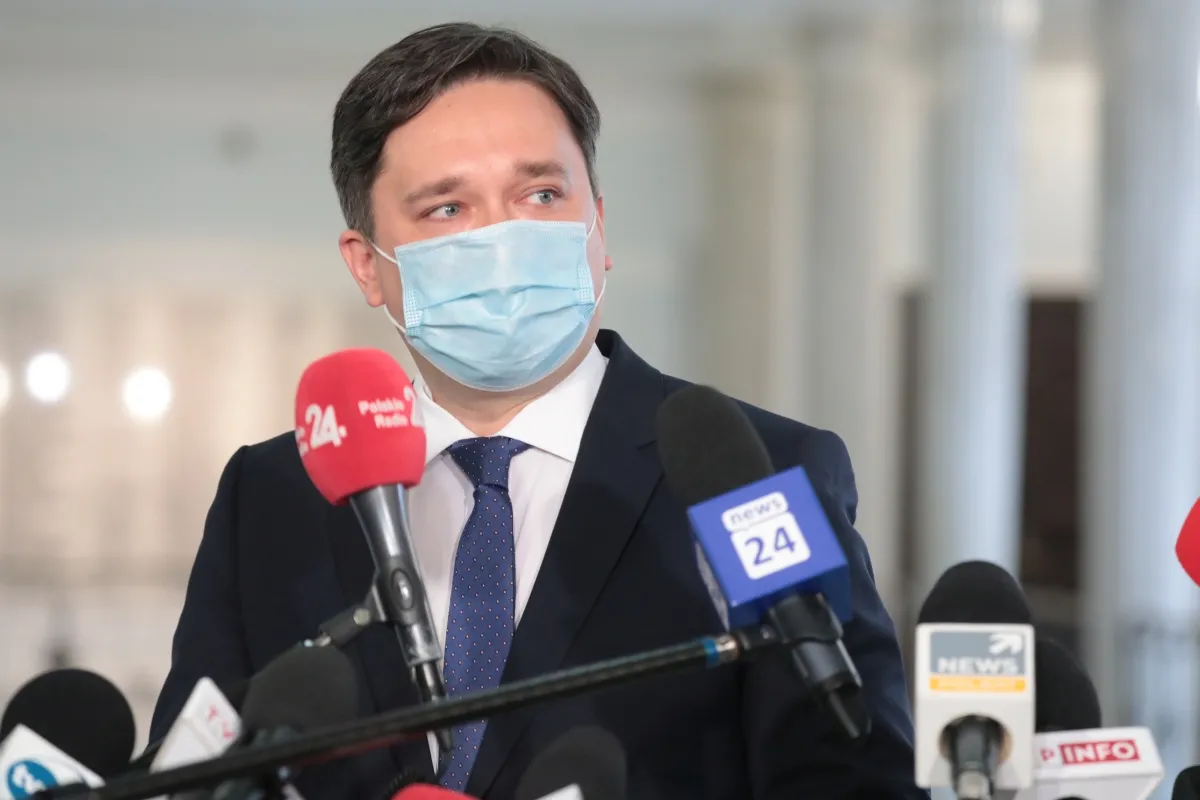 RPO pyta Niedzielskiego o osoby interpłciowe. W tle braki w procedurze przepisywania płci