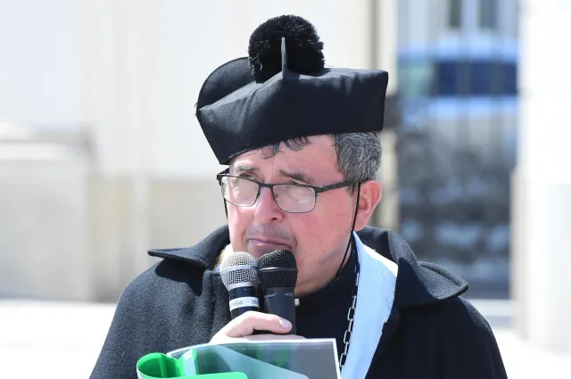 Mówił, że dzieci z in vitro to zwierzęta. Rusza proces byłego księdza Natanka