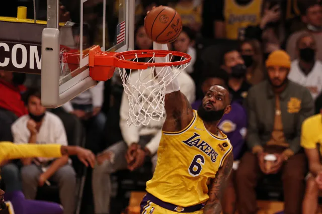 NBA. Osamotniony James. Los Angeles Lakers wciąż w kryzysie