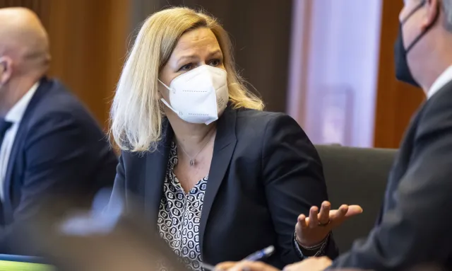 Szefowa MSW Niemiec: Nie jesteśmy za dostawami broni na Ukrainę