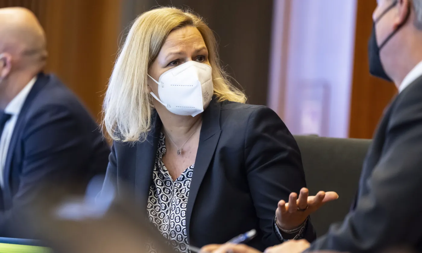 Szefowa MSW Niemiec: Nie jesteśmy za dostawami broni na Ukrainę