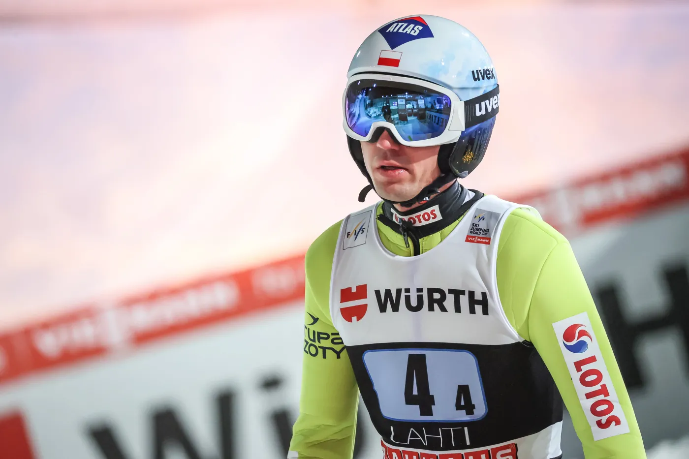 "Lepiej walczyć w sporcie". Kamil Stoch apeluje o pokój [FOTO]