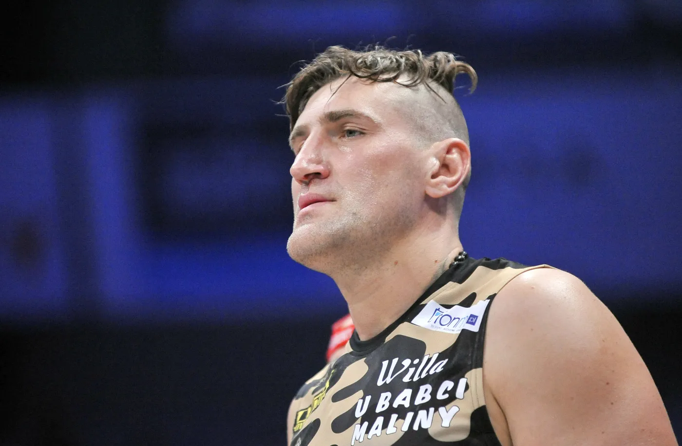 Wach się postawił, ale sił mu wystarczyło na 5 rund, w 6 padł na deski [WIDEO]