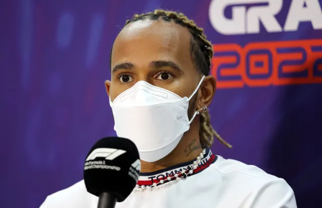 Lewis Hamilton dostanie po kieszeni. Finansowa kara za nieobecność na gali FIA