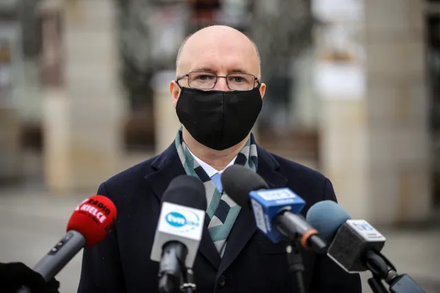 Wawrzyk: Nie możemy zaprzestać importu ropy z Rosji